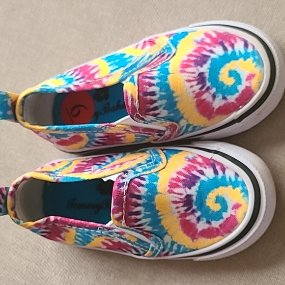 Sz 6 slip on sneakers and jelly flats - Picture 3 of 4